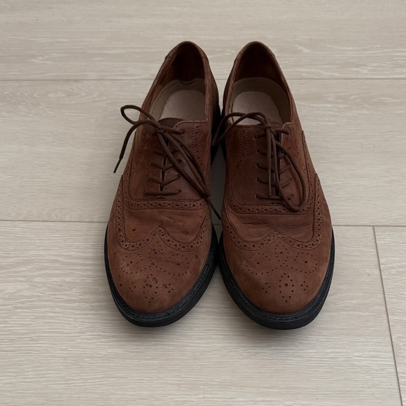 Rockport Other - Rockport Men's Tan Oxfords with Brogue Detailing